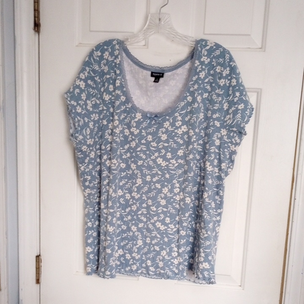 Torrid Light Blue and White Floral Short Sleeve Top